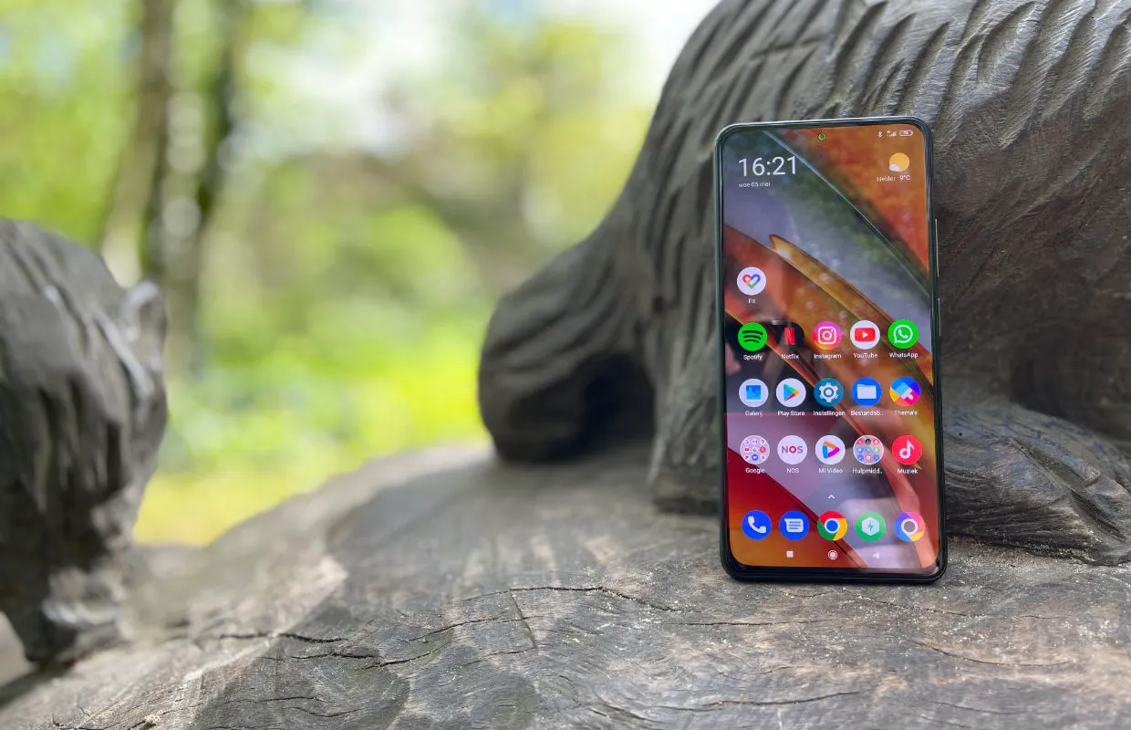 Этот Xiaomi Poco — главный хит бренда. Он окончательно рухнул в цене