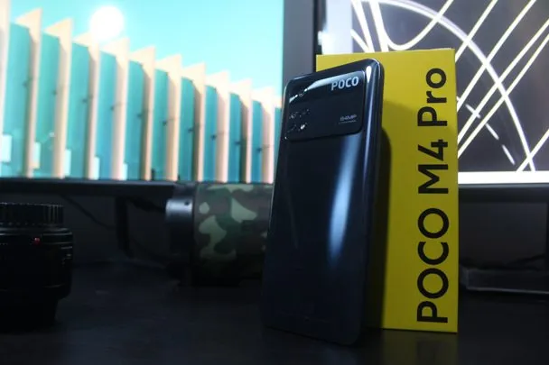 Хитовый бюджетник Xiaomi Poco отдают за копейки. У него яркий AMOLED-экран и крутой процессор