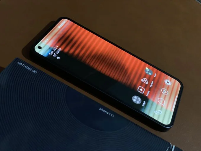 Nothing Phone (1)