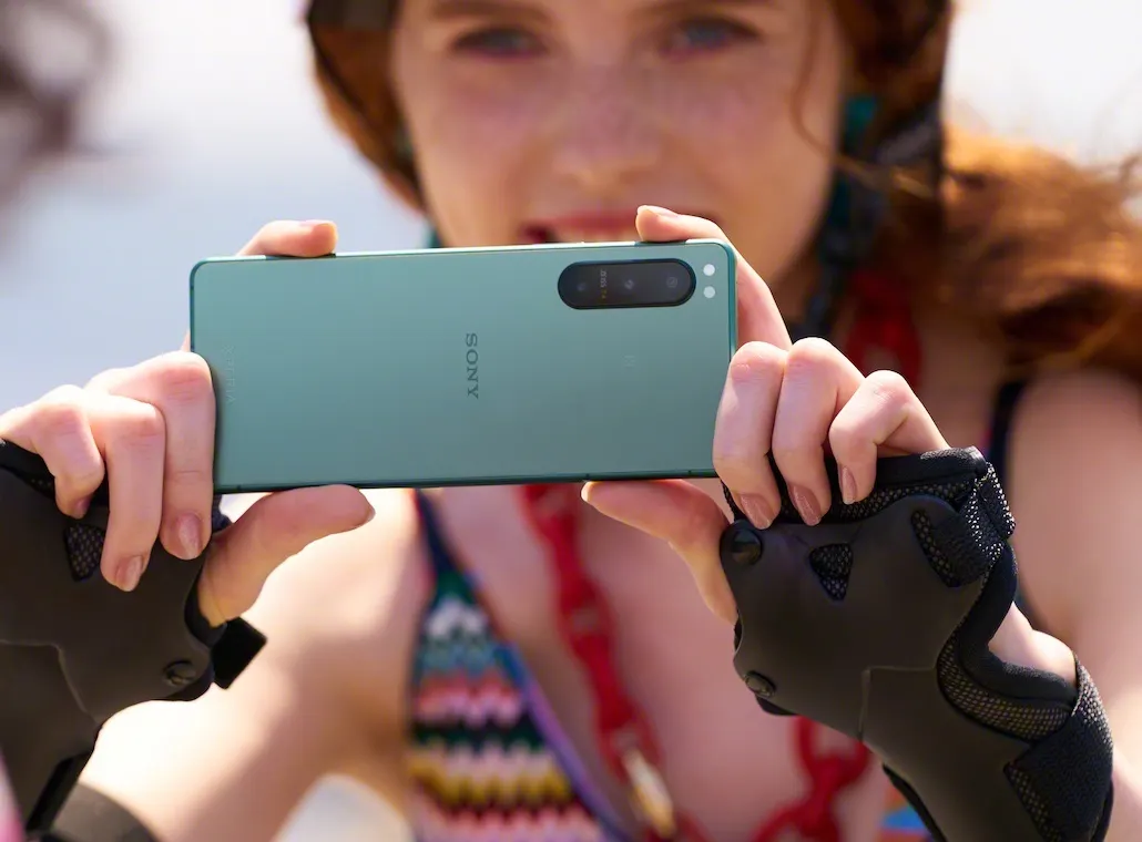 Вышел Sony Xperia 5 IV. Цена компактного флагмана удручает и бесит