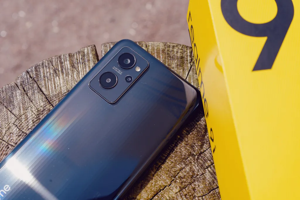 Хитовый бюджетник Realme окончательно подешевел. Лучший вариант для хейтеров OLED-панелей