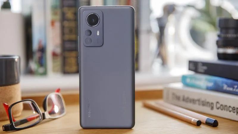 Xiaomi 12 Pro внезапно рухнул в цене. Вариант с бесконечной памятью и шикарной камерой