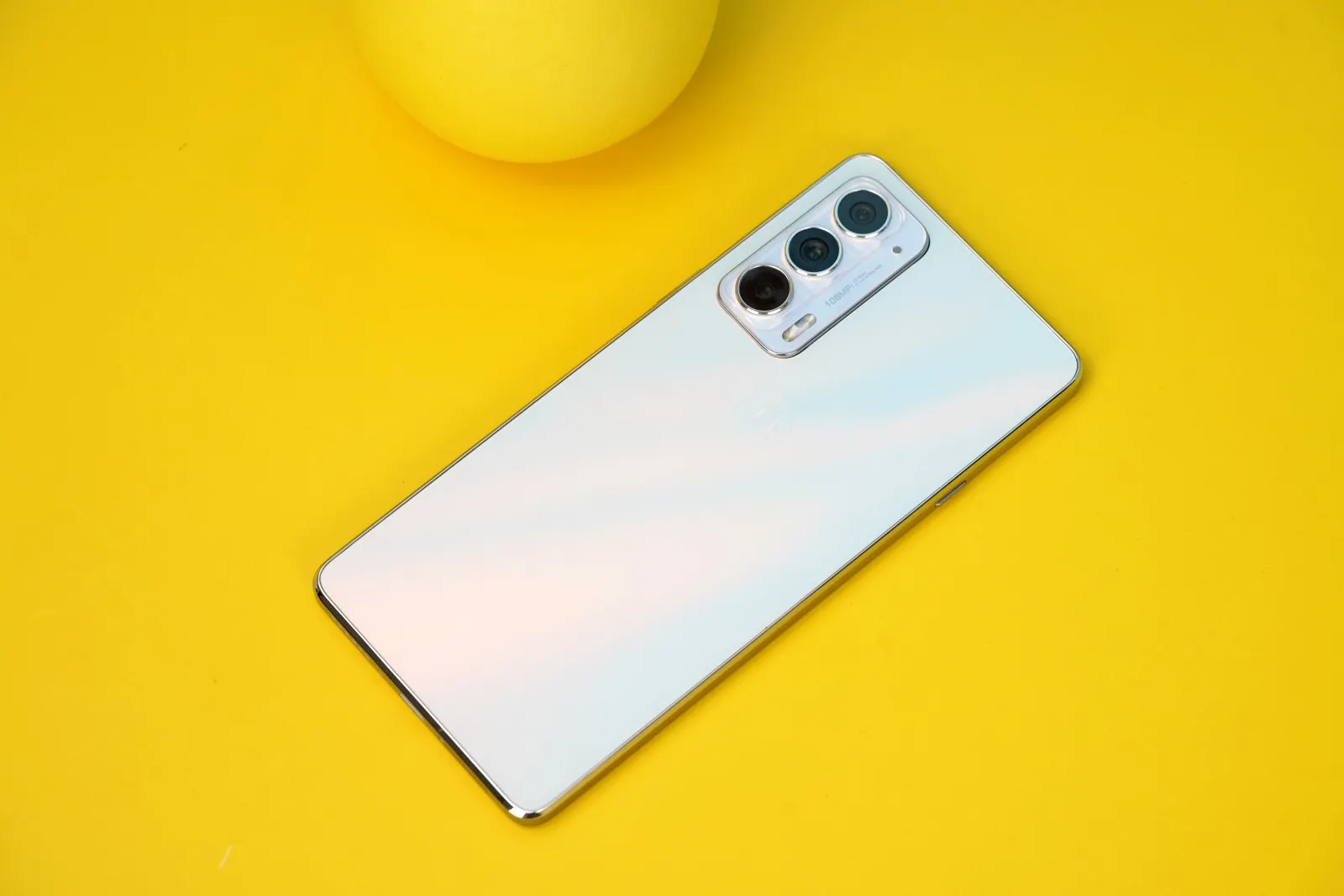 Об этом бюджетнике Motorola никто не знает, но он рвет конкурентов за 15 тысяч рублей. Секретный лот с распродажи 11.11