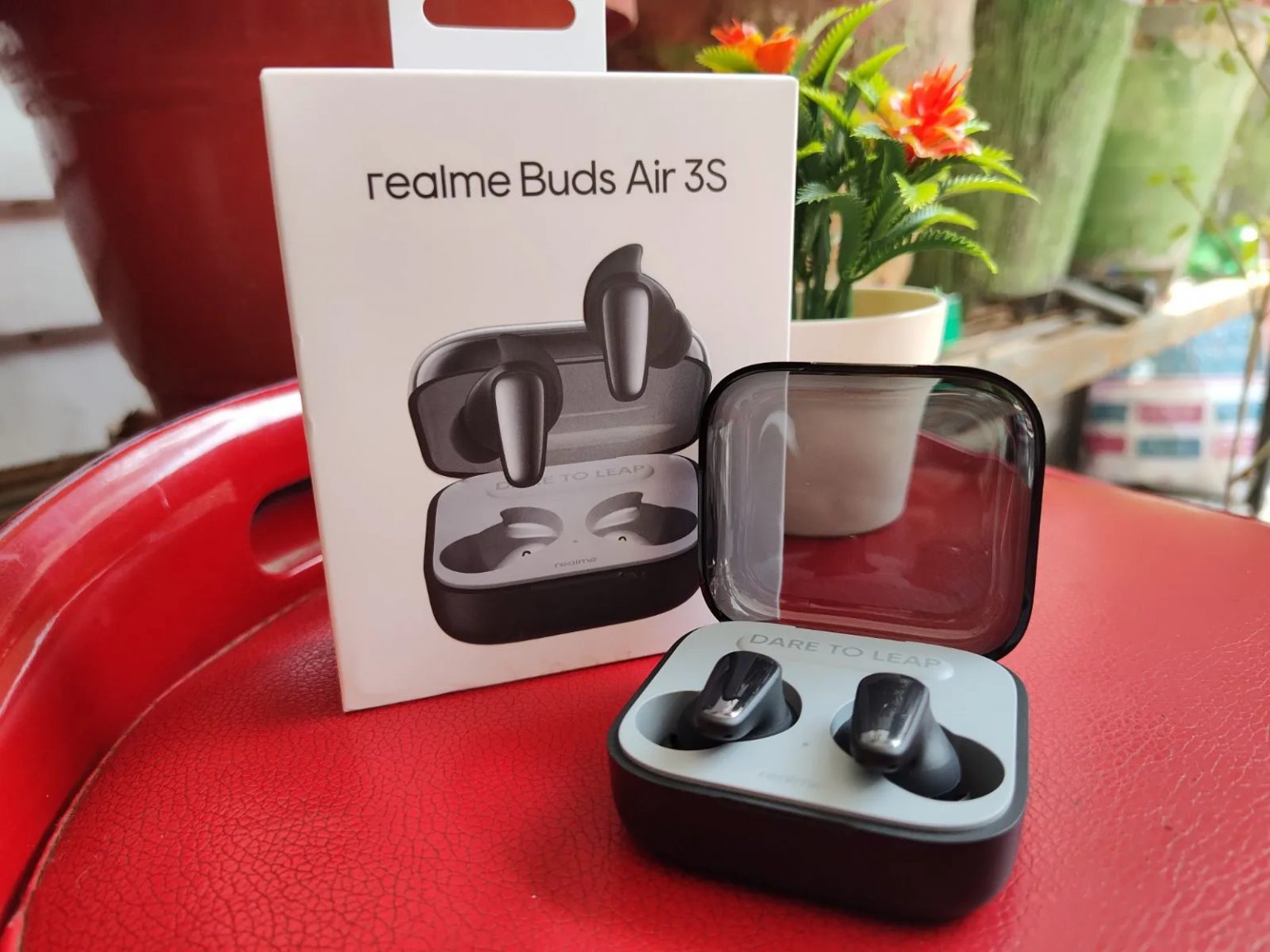 Realme buds air. Наушники TWS Realme Buds t100 белый. Realme t110 наушники. -12%5077471 НАУШНИКИ TWS REALME BUDS T100. Realme Buds Air 3 чехол.