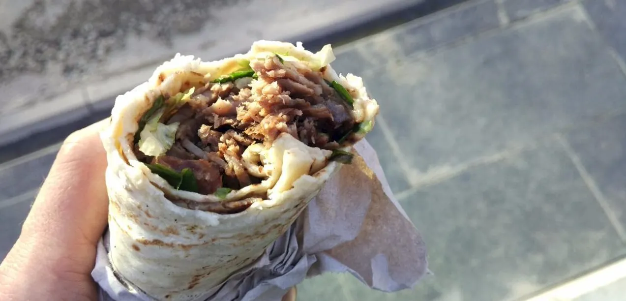 7 продуктов, которые вы едите неправильно. Чипсы Pringles, роллы и даже шаурма