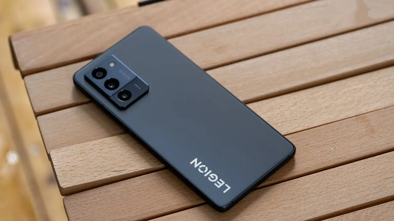 Неизвестный девайс за 24 тысячи разрывает конкурентов. Это самый доступный флагман в мире