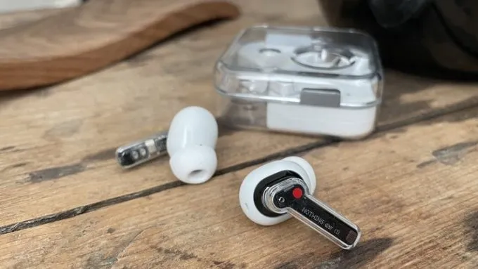 Nothing Ear (1)