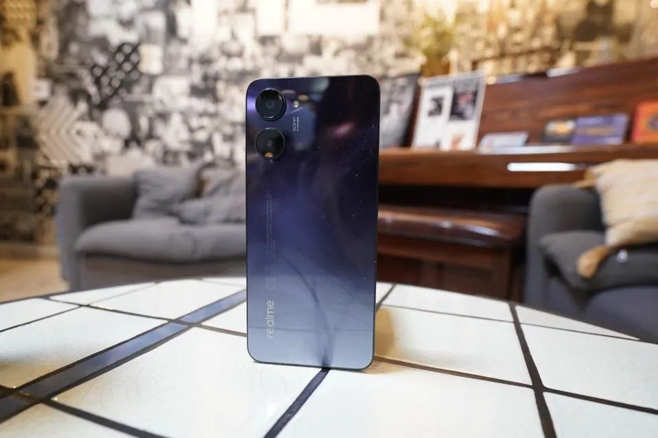 Realme 10 — новый бюджетный хит бренда. Он подешевел практически везде