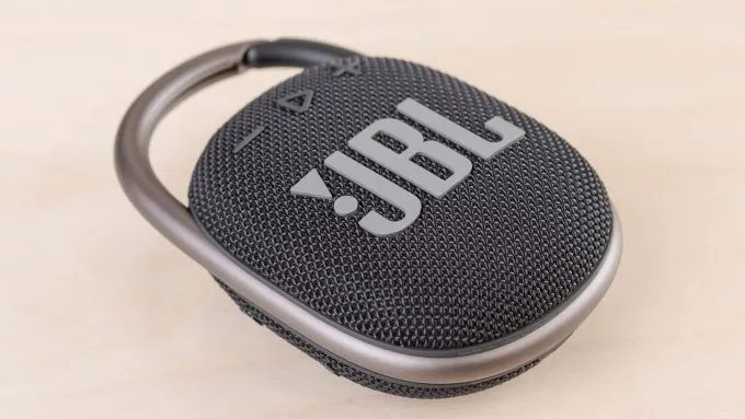 JBL Clip 4