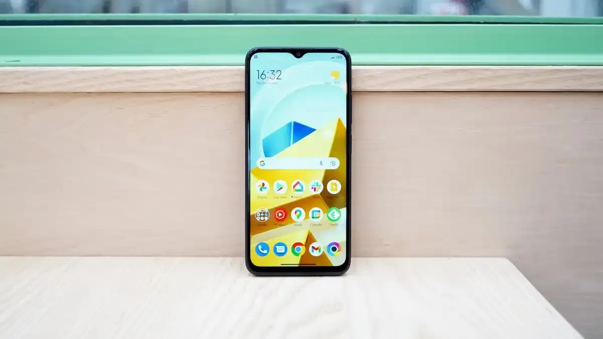 5 самых выгодных смартфонов до 10 тысяч рублей. От новинки Xiaomi до хита Realme