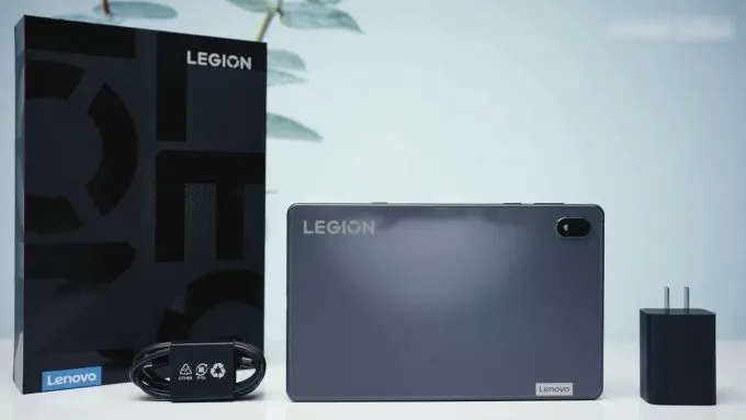 Lenovo Legion Y700