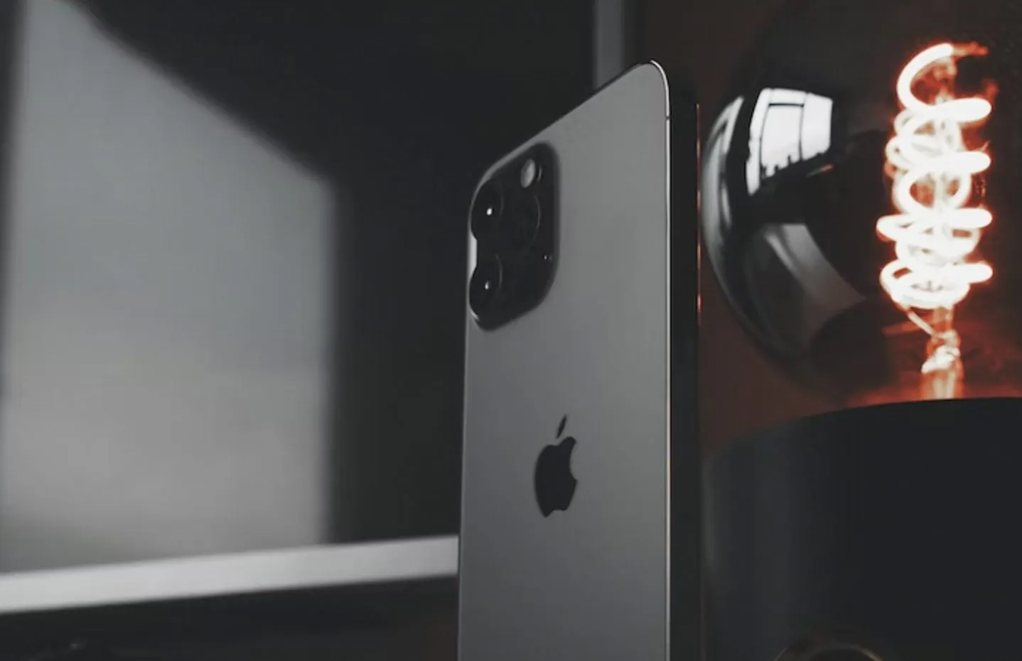 iPhone 12 Pro Max подешевел до рекордного уровня. Скоро этот флагман исчезнет с рынка