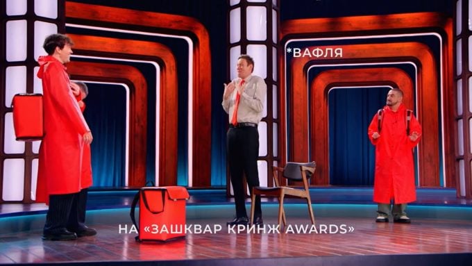 Арсений Попов и Антон Шастун со словом "Вафля" на шоу "Импровизаторы" на СТС