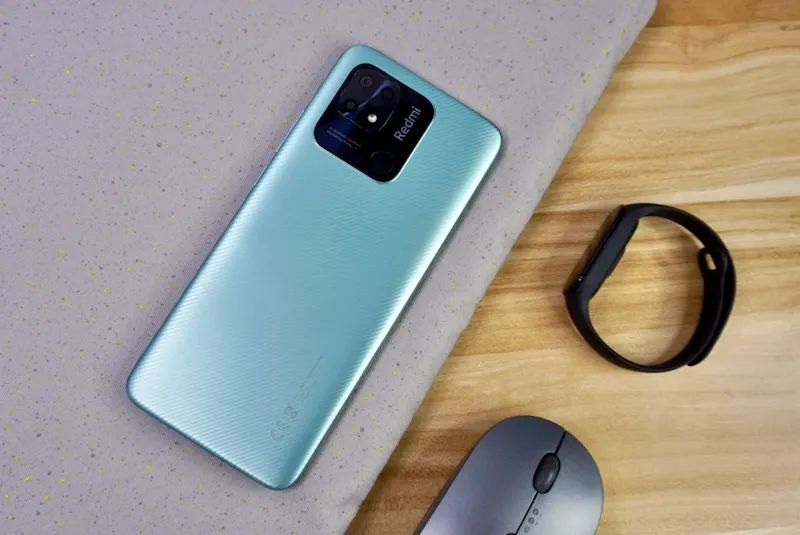 Какой смартфон подарить пенсионеру? Есть точный ответ