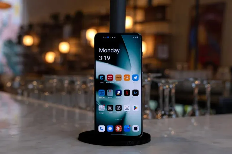 Главный флагман OnePlus еще можно урвать со скидкой. Вариант с бесконечной памятью и реактивной зарядкой
