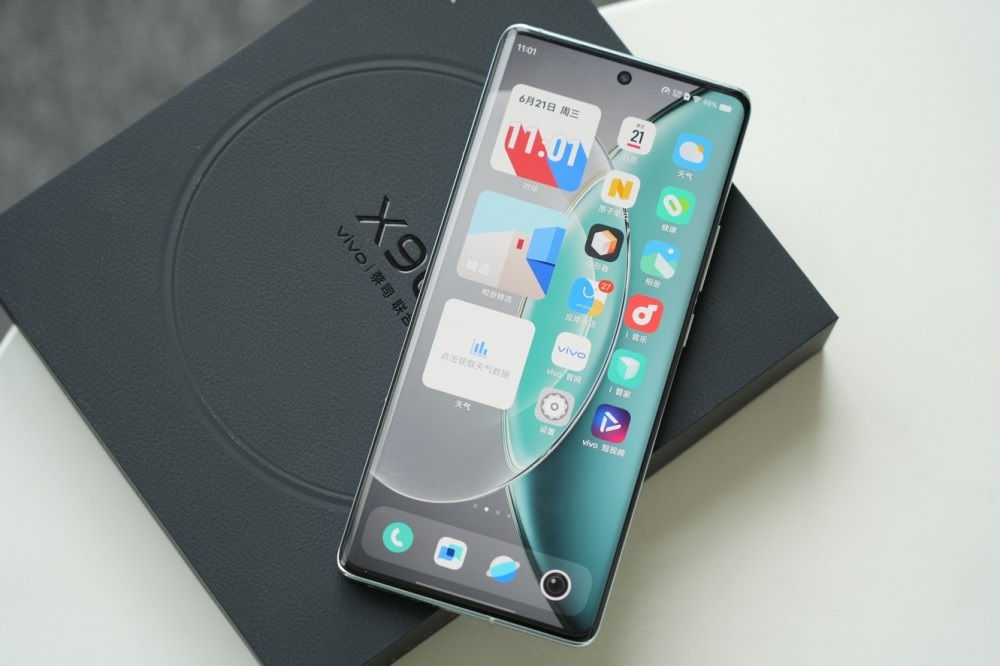 Смартфон Vivo X90s