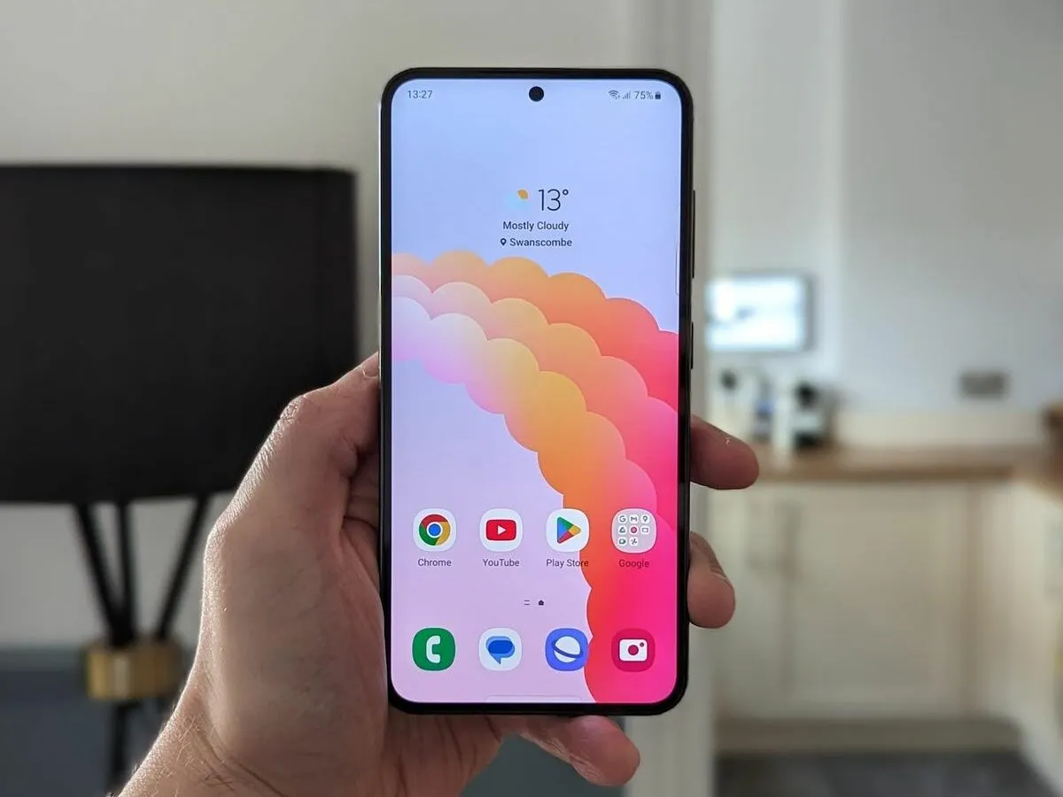 Смартфон Samsung Galaxy S23