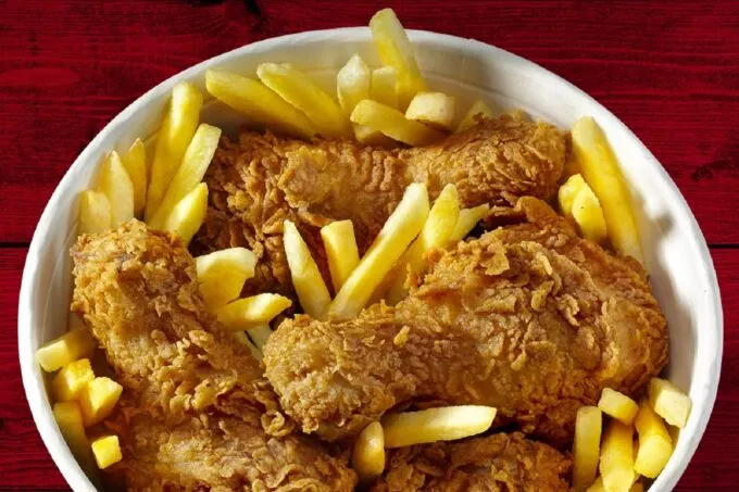 Мясо курицы в KFC и Rostic's