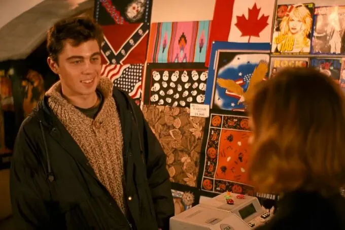 Данила Багров в свитере в фильме «Брат»