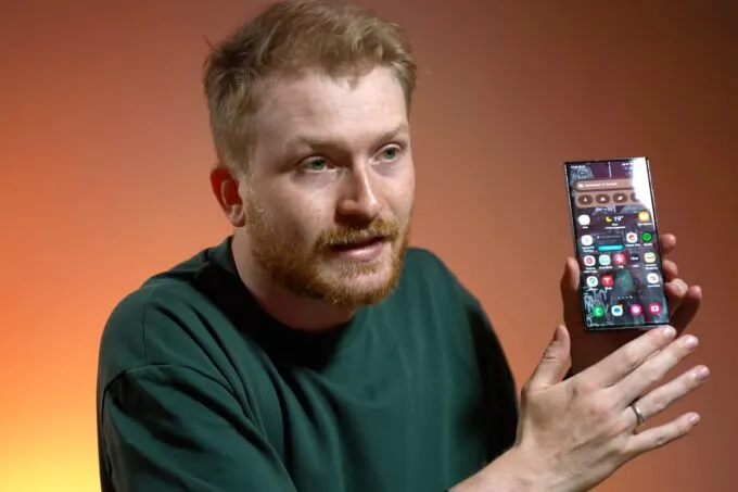 Данила Поперечный хвалит экран Samsung Galaxy