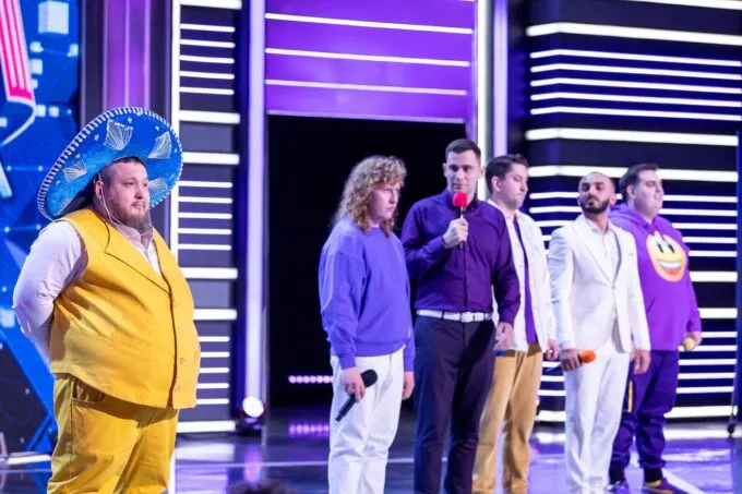 Алексей Хамин (второй слева) в команде КВН «Флэш Рояль»