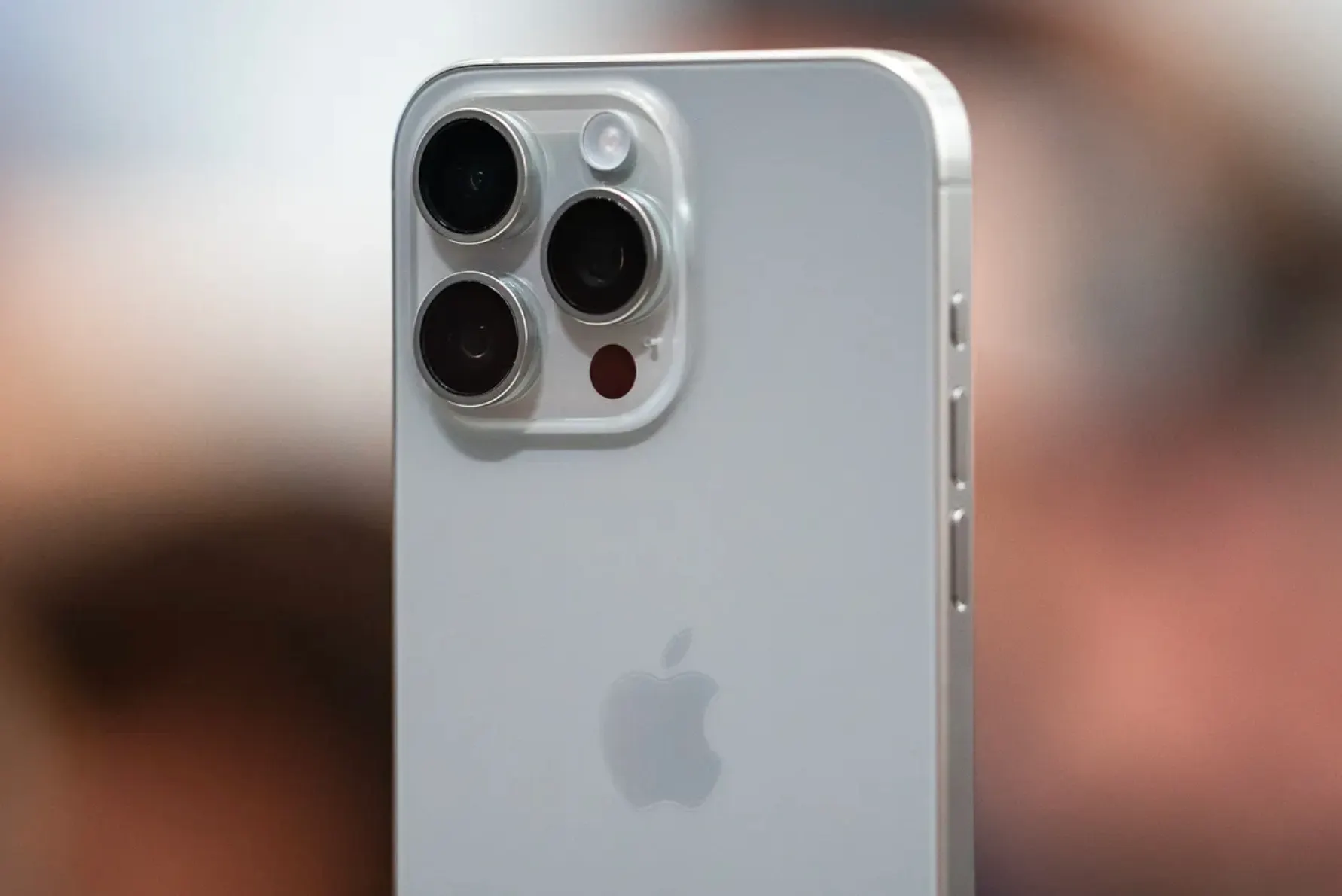 iPhone 15 Pro теперь брать выгоднее, чем 14 Pro. Как так вышло и что с большими флагманами?