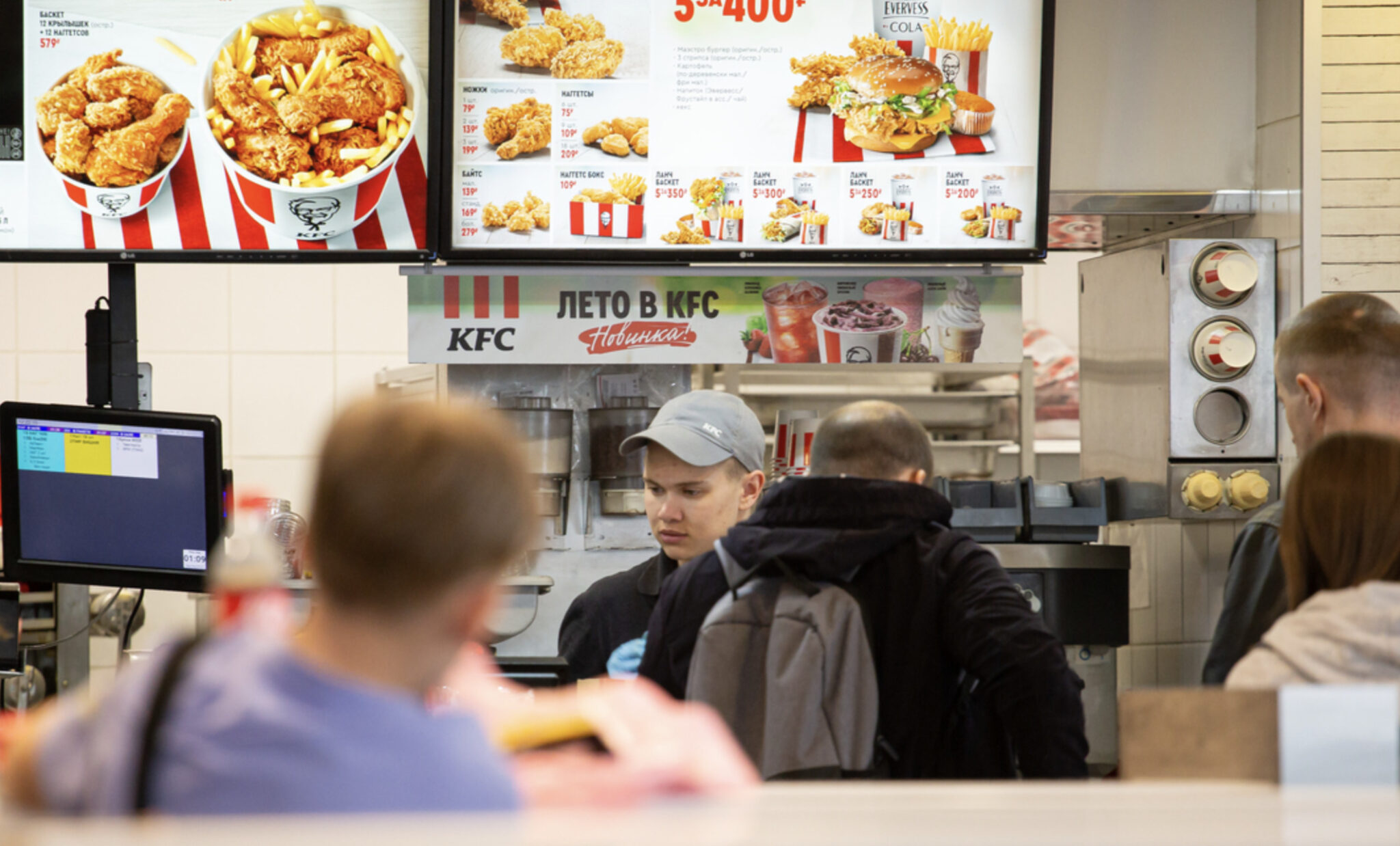 KFC теперь Ростикс. Ростикс Глазов. Ростикс открытие первого ресторана фото.