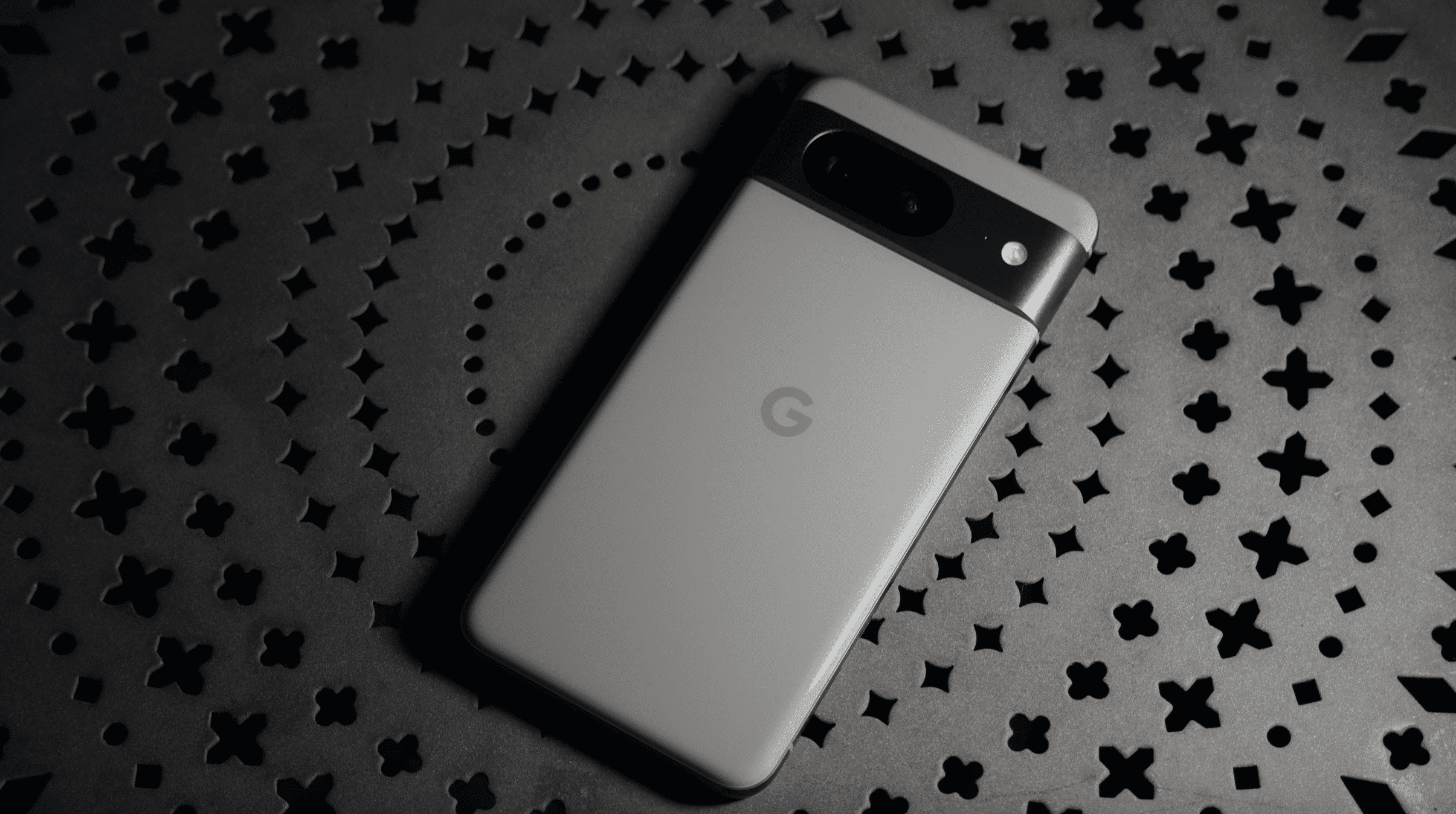 Официально: Google Pixel 8 получил элитную камеру. Хотя смартфон имеет  всего два объектива — Палач | Гаджеты, скидки и медиа