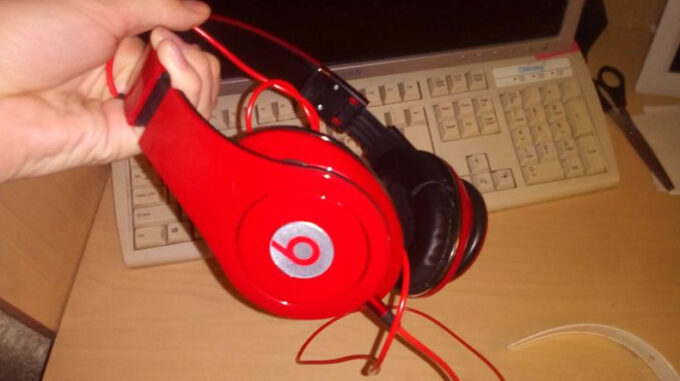 Радиоактивные наушники Beats – глупейшая реклама в истории ютуба. Их ...