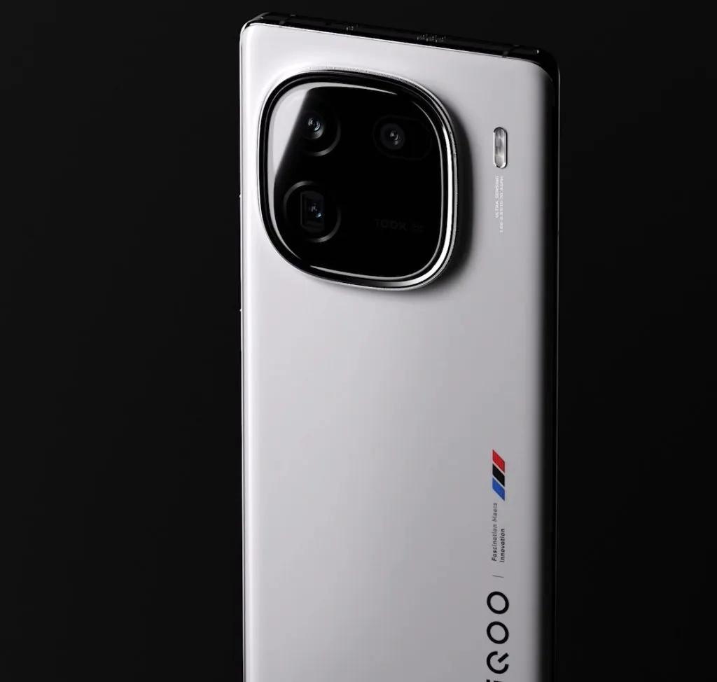 Смартфон Vivo iQOO 12