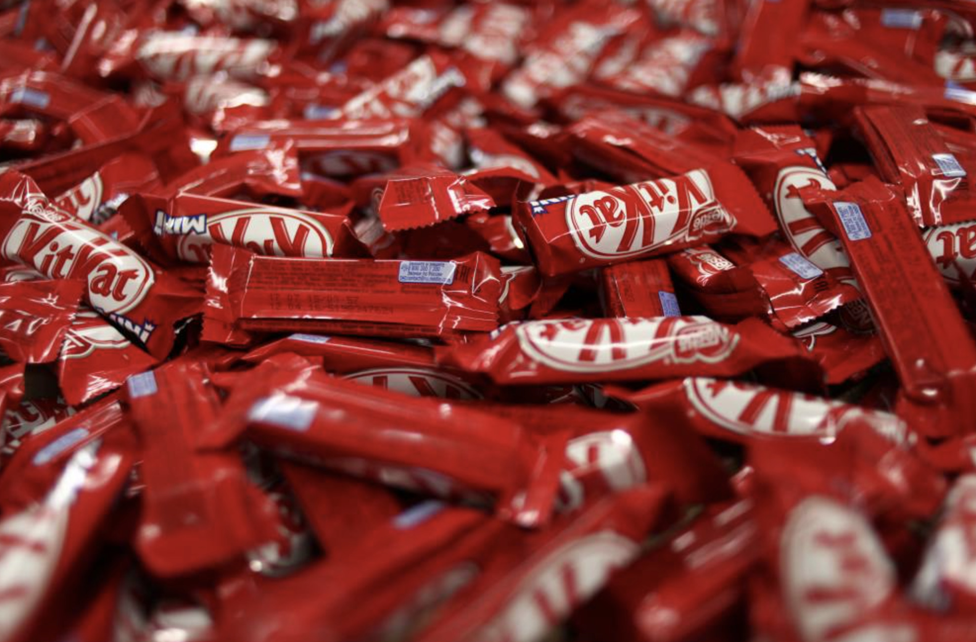 Куда пропал KitKat? Легендарная шоколадка пропала с полок магазинов, но ее  еще можно купить — Палач | Гаджеты, скидки и медиа