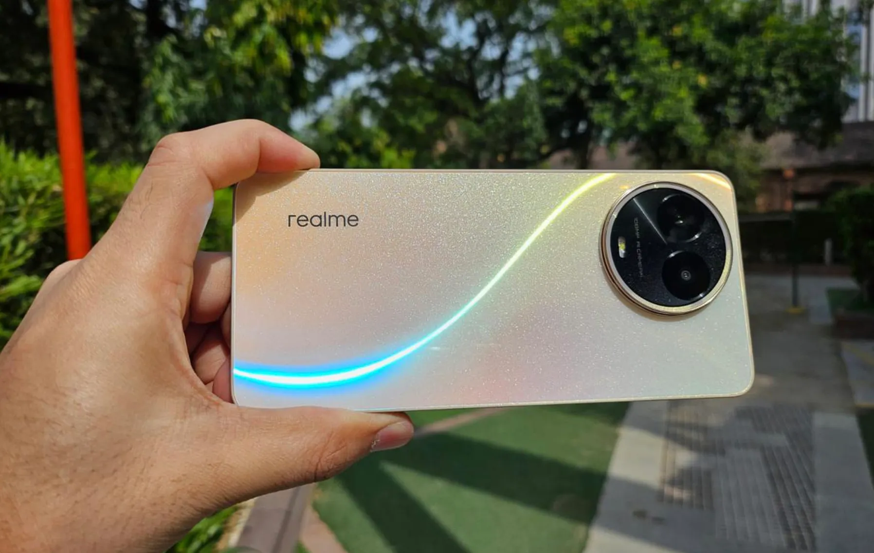 Realme 11 – бюджетный хит 2023 года. Мы его протестировали