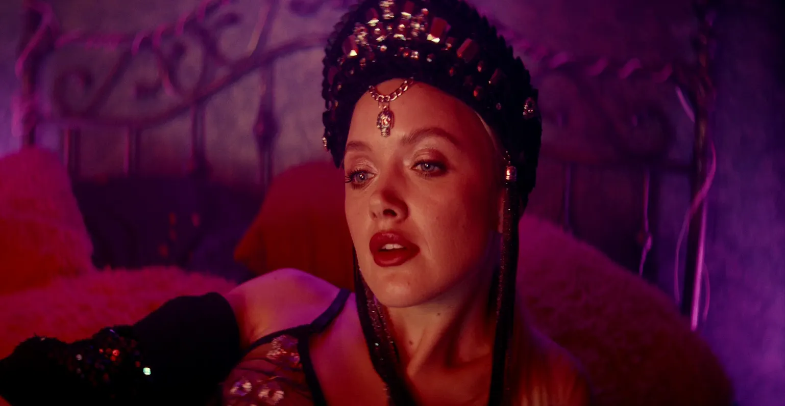 Сказочный вебкам и безумный Горыныч. Почему «Волшебный участок» – идеальный сериал под Новый год