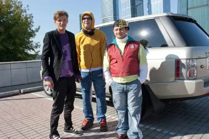 Павел Воля, Сергей Светлаков и Михаил Галустян в скетчкоме «Наша Russia»