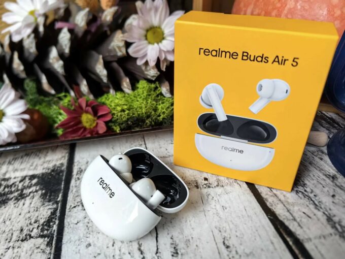 Realme buds air 5 white