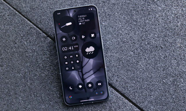Nothing Phone (2)