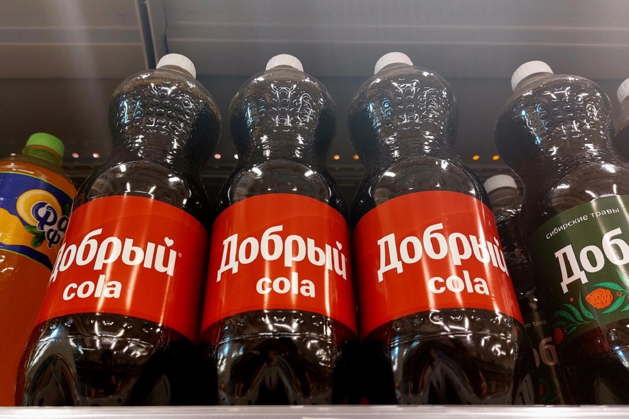 Добрый Cola» сделала такой же вкус, как у Coca-Cola. Сколько стоит новая  газировка? — Палач | Гаджеты, скидки и медиа