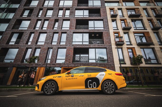 Машина такси в «Яндекс Go»