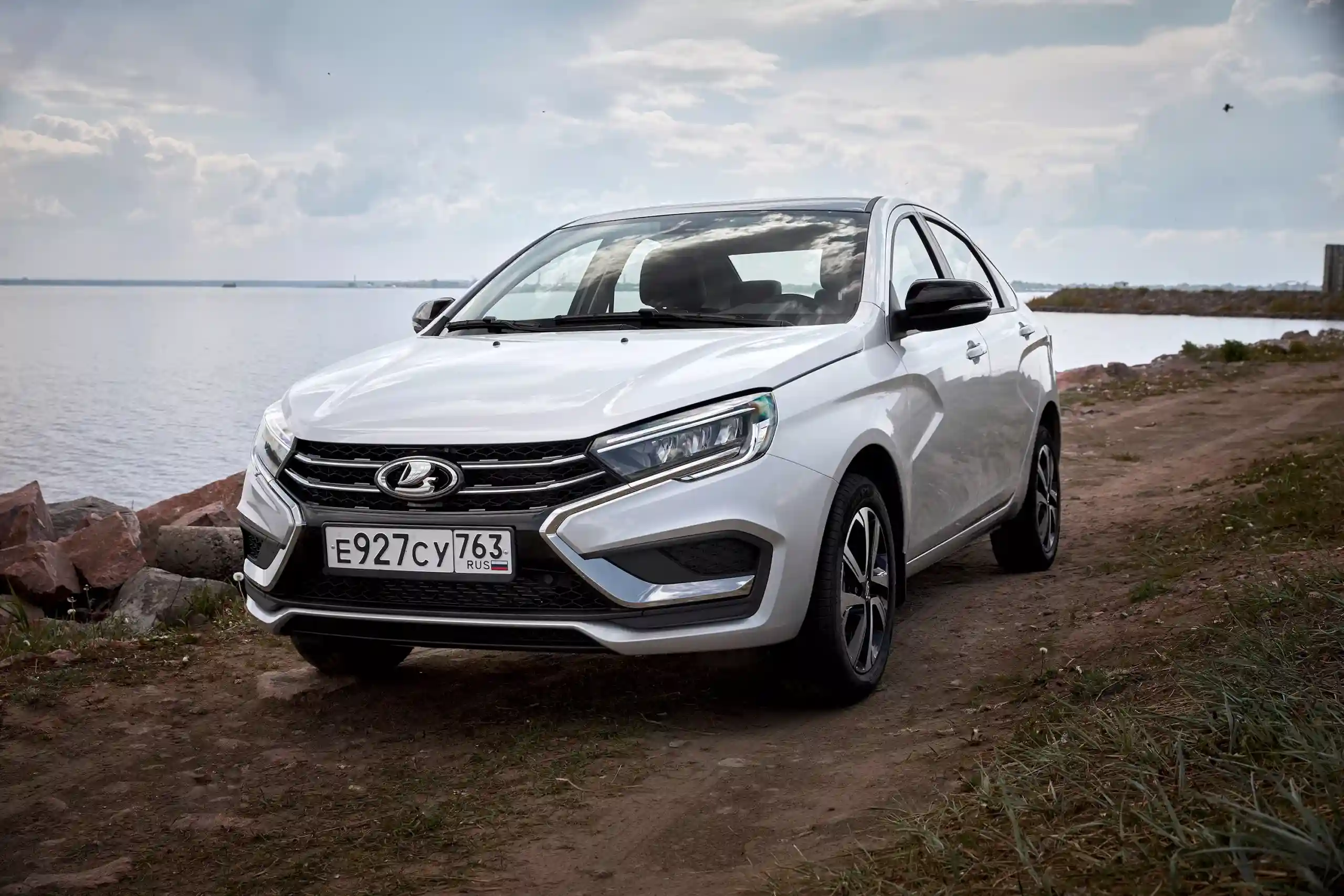 Lada Vesta можно купить по цене Granta. Акция от АвтоВАЗа действует до конца мая