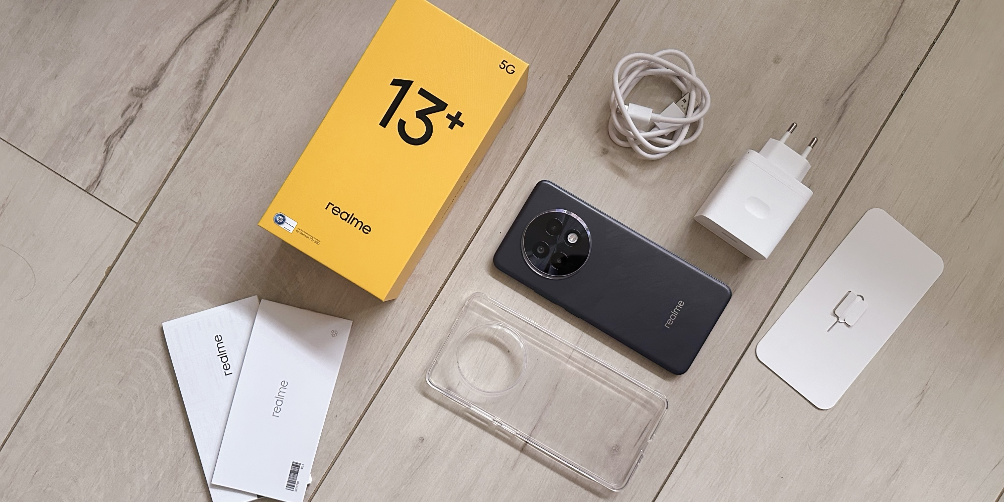 Смартфон Realme 13+