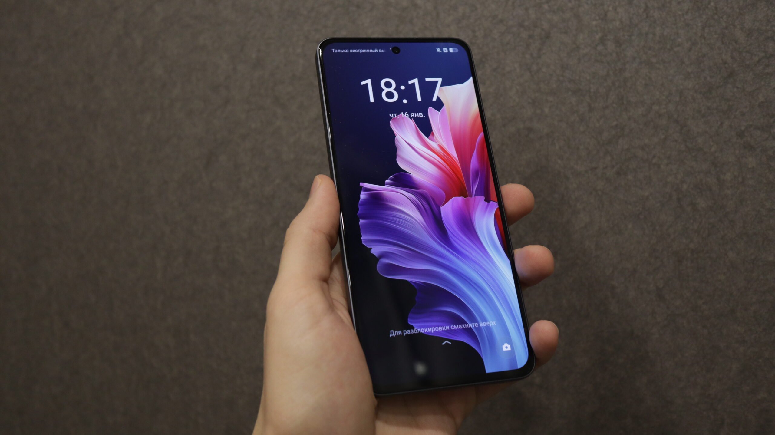 Смартфон Realme 13+