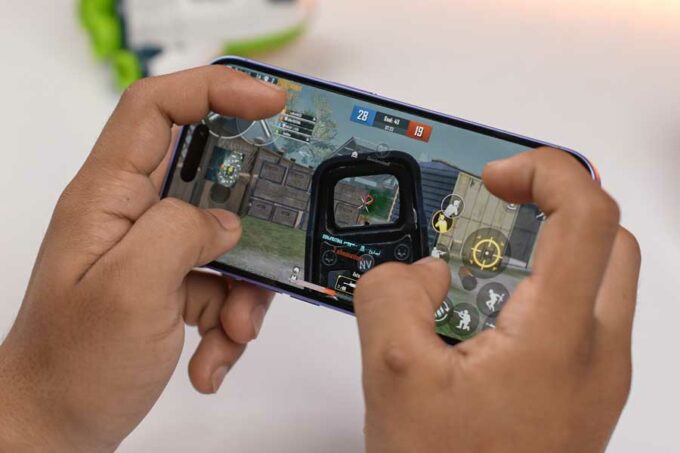 iPhone 16