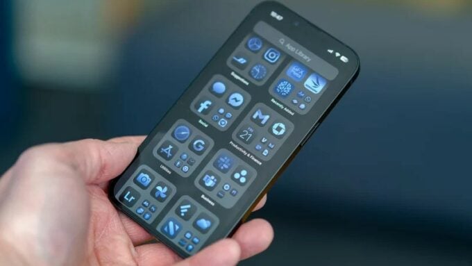 iPhone 16e