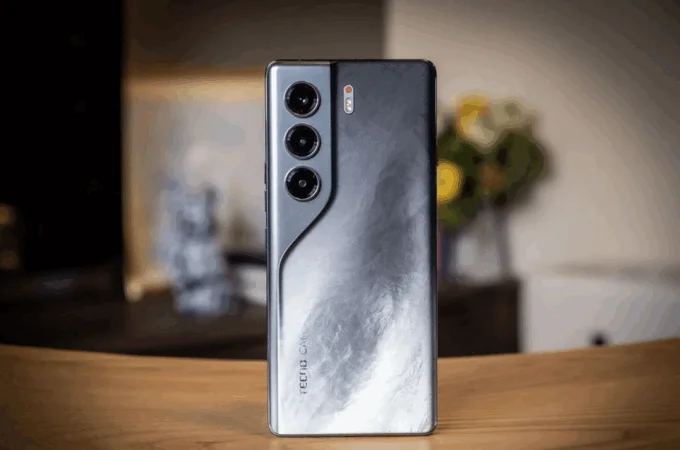 Tecno Camon 40