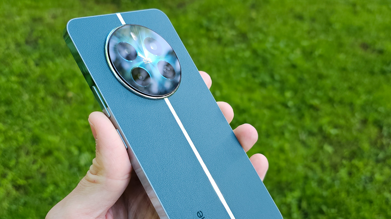 Смартфон Realme 12+