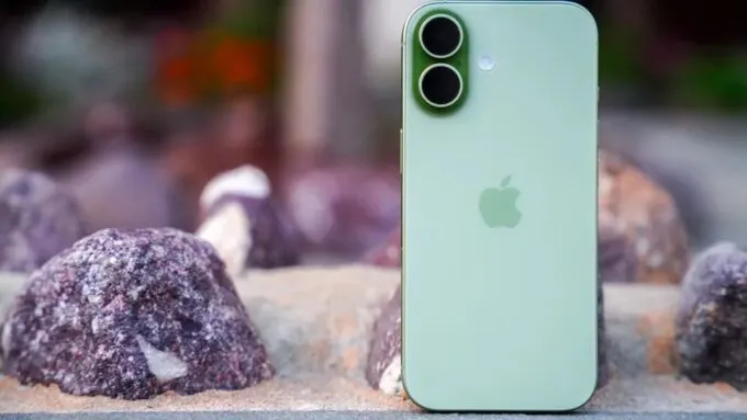 iPhone 17