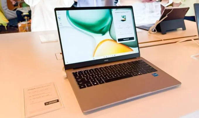 Honor MagicBook X14 (2025)
