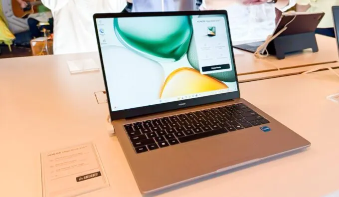 Honor MagicBook X14 (2025)
