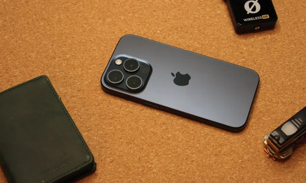 Носил iPhone 15 Pro без чехла и стекла больше года. Теперь понял, что из этого точно надо было брать