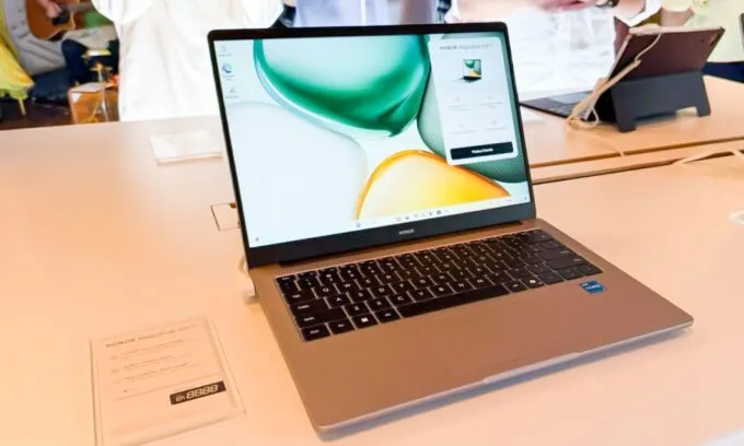 Honor MagicBook X14 (2025)